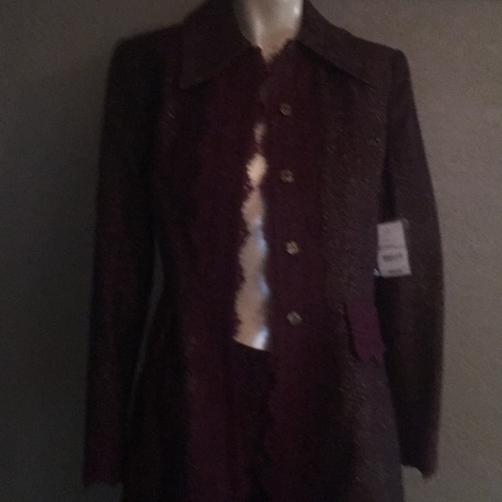 Suit - Picture 3 of 6